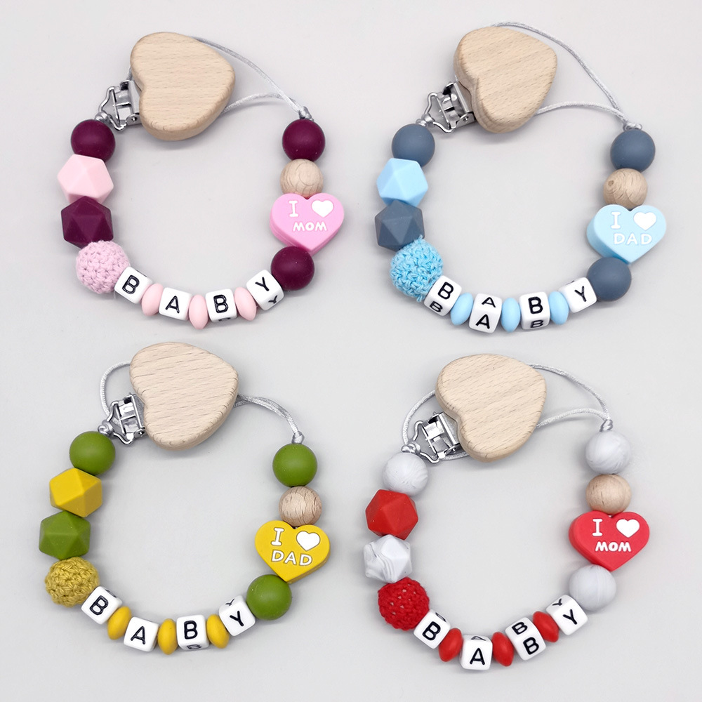 Baby Teethers - คลิปหนีบจุกนมหลอกแบบปรับแต่งได้พร้อมชื่อส่วนตัว ลูกปัดซิลิโคนรูปหัวใจ สายคล้องจุกนมหลอก ของขวัญสำหรับเด็กทารก